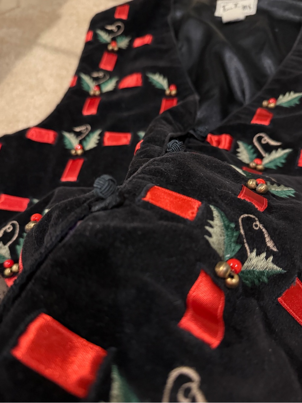 Vintage Tantrums Black Velvet Christmas Vest Holly Ribbon Large - Picture 7 of 9